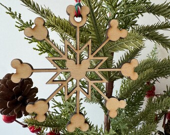 木製の雪の結晶のオーナメント ミッキーマウスをテーマにした