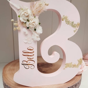 Letra de madera floral personalizada, placa con letras de flores secas, letra rosa ruborizada dorada.