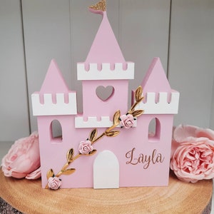 Handgefertigtes personalisiertes freistehendes Prinzessinnenschloss aus Holz. Rosa Prinzessinschloß. Prinzessin Schlafzimmer Dekor Shelfie. Party Dekor