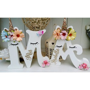 Estantería de madera personalizada hecha a mano con letras de unicornio y nombre. Decoración para dormitorio. Accesorios de unicornio