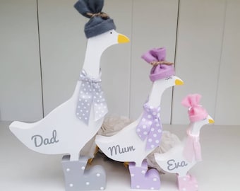 Freistehende personalisierte hölzerne Gänsefamilie, Enten in den Gummistiefeln, Gänsekinderzimmerdekor, Geschenk
