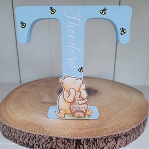 Letra de madera personalizada, nombre de Winnie the Pooh hecho a mano, de pie, para decoración de dormitorio infantil, regalo para bebé recién nacido.