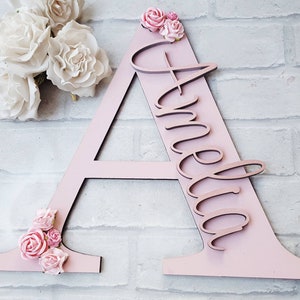 Placa de pared con letras grandes de madera personalizadas, nombre de madera en oro rosa, decoración infantil.