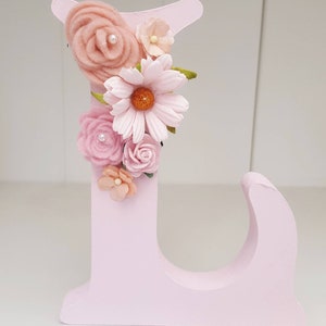 Letra de madera independiente, placa con nombre floral, letra personalizada, habitación de niñas, decoración de guardería