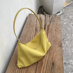 Leder Umhängetasche, Damen Unterarm Schultertasche, Minimale Leder Tasche, Elegante Ledertasche