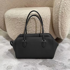 Leder Umhängetasche, Bowling Ledertasche, Minimalistische Tragetasche, große Schultertasche, Unterarmtasche