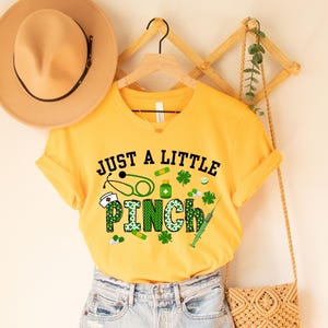 Descarga digital del día de San Patricio, Solo un pequeño pellizco png, Enfermera divertida png, Trébol RN png, Camiseta del día de San Patricio, Una enfermera afortunada PNG