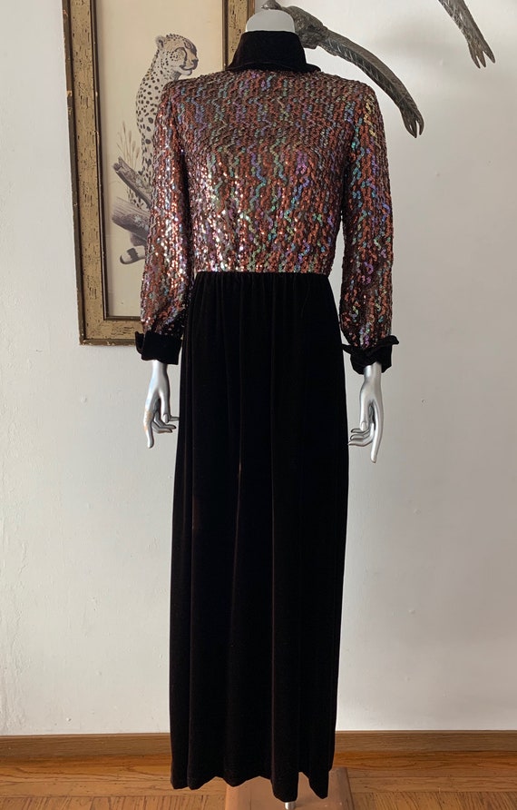 Fabulous 70s Evening Gown in Velvet and Sequins - image 2