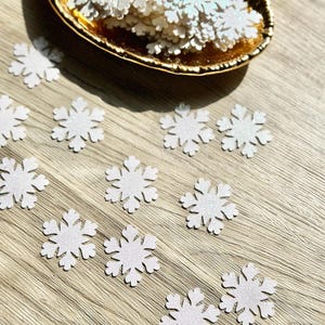 Confettis flocon de neige scintillants, nuage de points flocon de neige, confettis papier cartonné, confettis scintillants