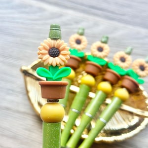 Yellow Potted Daisy Beaded Ink Pen, Floral Bead Pen, Cute Teacher Gift, Coworker Gift, Office Supplies, Spring Desk Pen, Gift for Her