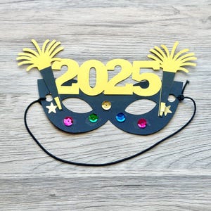 CLEARANCE CRAFT: 2025 New Year’s Eve Mask Paper Craft Kit, Holiday Arts ...