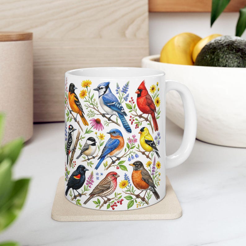 Taza de café con pájaros de jardín, aves cantoras norteamericanas, taza de té, cardenal, jilguero, arrendajo azul, petirrojo, arte floral, regalo para observadores de aves, decoración de primavera y verano imagen 2
