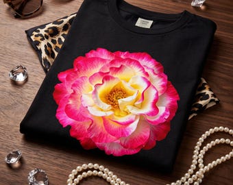 Roze Geel T-shirt met bloemenprint en botanische thema. Een gepersonaliseerd cadeau voor oma, moeder, lerares, verpleegster, vrouw, zus of beste vriendin.