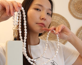 Wavy case and phone jewel - iPhone - phone case and jewel - pearly pearls - white - emily in paris - mindy phone