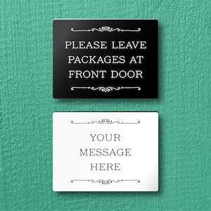 PLACA PERSONALIZADA - "Por favor, deixem os pacotes..." ou qualquer mensagem personalizada. Leve e fácil de instalar, com design moderno, feito sob encomenda.