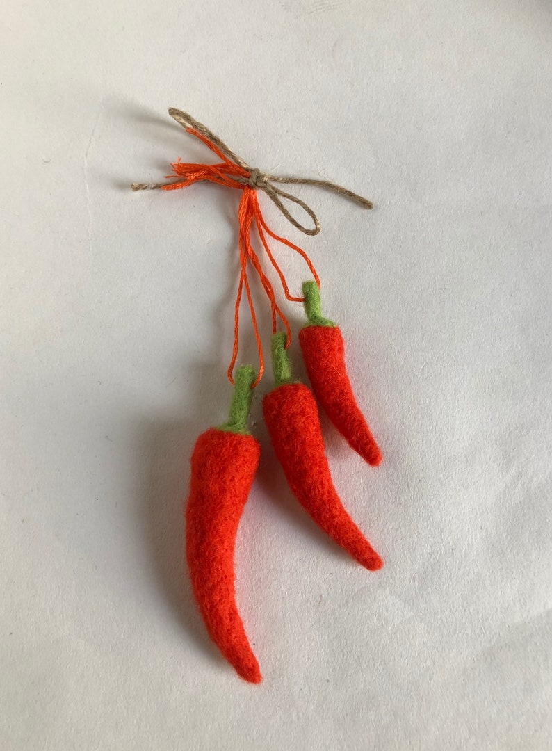 Set of 3 Mini Tiny Needle Felted Chilli Pepper Christmas Tree Decorations image 3