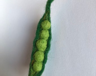 Handmade Needle Felted Peas In A Pod Vegetable Brooch pin badge jewellery