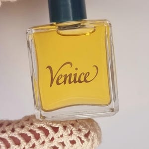 Vintage jaren 80 bijzondere flessen Yves Rocher parfum splash, non-spray. Geen doos beschikbaar.