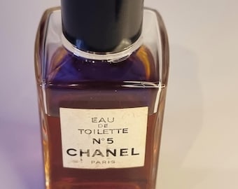 Extremadamente raro frasco vintage de Chanel No. 5 eau de toilette de 118 ml en formato splash de los años 70, sin caja.