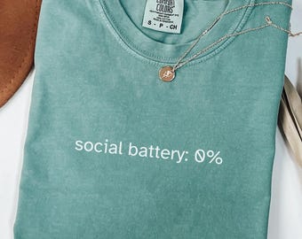 Comfort Colors® Social Batterie 0% Shirt für Mama, Cowboy Frosch Shirt, Unhinged TShirt, Weirdcore Kleidung, Gen Z Shirt, seltsame Dinge lustiges T-Shirt
