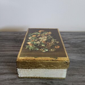 Caja rectangular vintage de madera dorada con estampado floral florentino, blanco/dorado, estilo MCM (Middle-Commercial), Italia