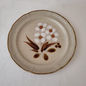 Set of 4 Vintage Hearthside Stoneware 10.5 Inch Dinner Plates, Castlewood Pattern, Japan 1970s