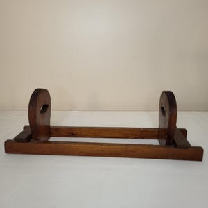 Vintage handgefertigtes Bücherregal aus Holz, umklappbare Enden, rustikale Konstruktion