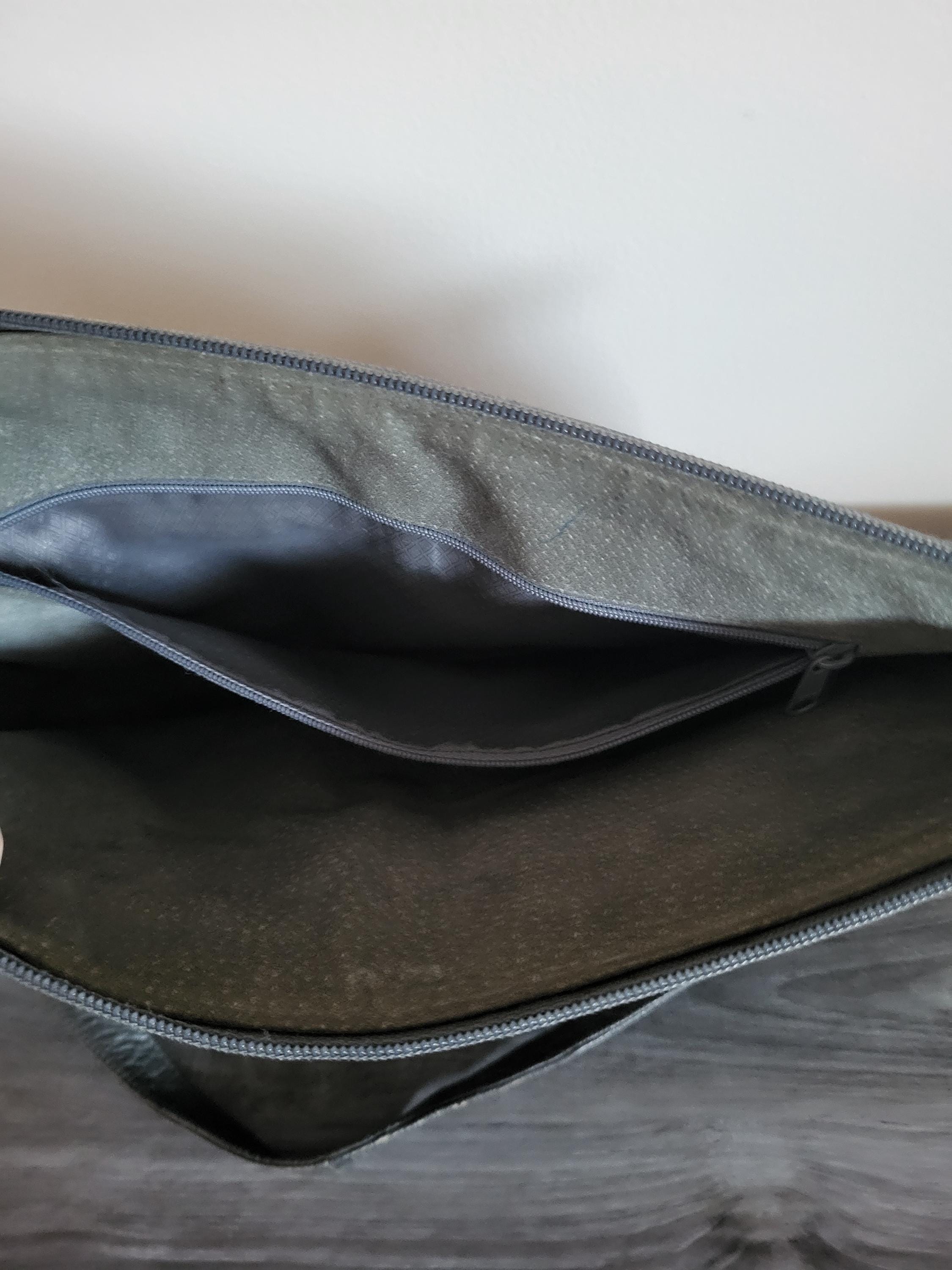 Vintage Gray Eel Skin Leather Shoulder Bag 1980s - Etsy display picture 1