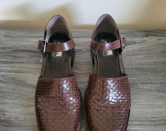 Vintage Danelle Royal Woven Brown Leather Mary Janes Size 8 1990s