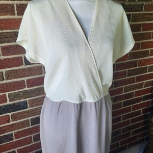 Vestido midi vintage Leslie Fay con diseño cruzado de bloques de color, poliéster, talla grande, años 70
