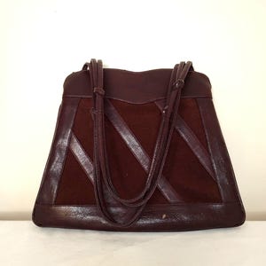 Bolso vintage de piel color sangre de buey y terciopelo con doble asa superior, 28 x 23 cm, MCM