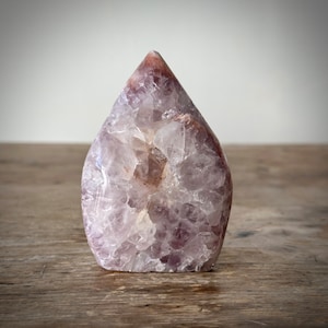 Gemmy Amethyst Crystal Free Form Flower Agate Crystal for Meditation Natural Crystal Gift for Her Boho Home Decor Spiritual Healing Gift