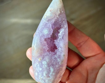 Gemmy Amethyst Crystal Free Form Flower Agate Crystal for Meditation Natural Crystal Gift for Her Boho Home Decor Spiritual Healing Gift