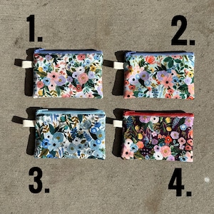 Petite pochette zippée, sac botanique zippé Rifle Paper Co, pochette pour huiles essentielles, pochette pour cartes-cadeaux, porte-monnaie pour pièces de monnaie, imprimés floraux - expédition à plat