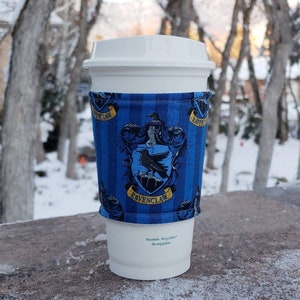 Varm eller isig tygkaffemugg / kaffemugghållare / kaffehylsa -- Ravenclaw Hufflepuff Slytherin Gryffindor Harry Potter -- Flat Ship