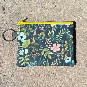 Sac pochette à fermeture éclair / porte-cartes en tissu porte-monnaie / portefeuille / étui pour écouteurs / Rifle Paper Herb Garden - Expédition à plat