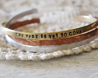 Het beste moet nog komen - mantra-armband - handgestempeld manchet - handgestempelde armband - motiverende sieraden - stapelarmband