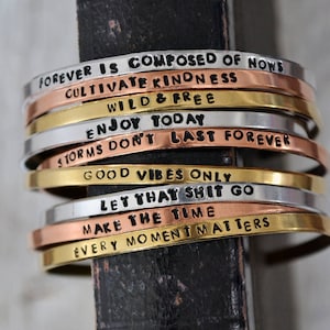 Pulsera estampada a mano - Pulsera apilable personalizada - Pulsera de mantra personalizada - Pulsera inspiradora - Versículo bíblico - Dicho personalizado