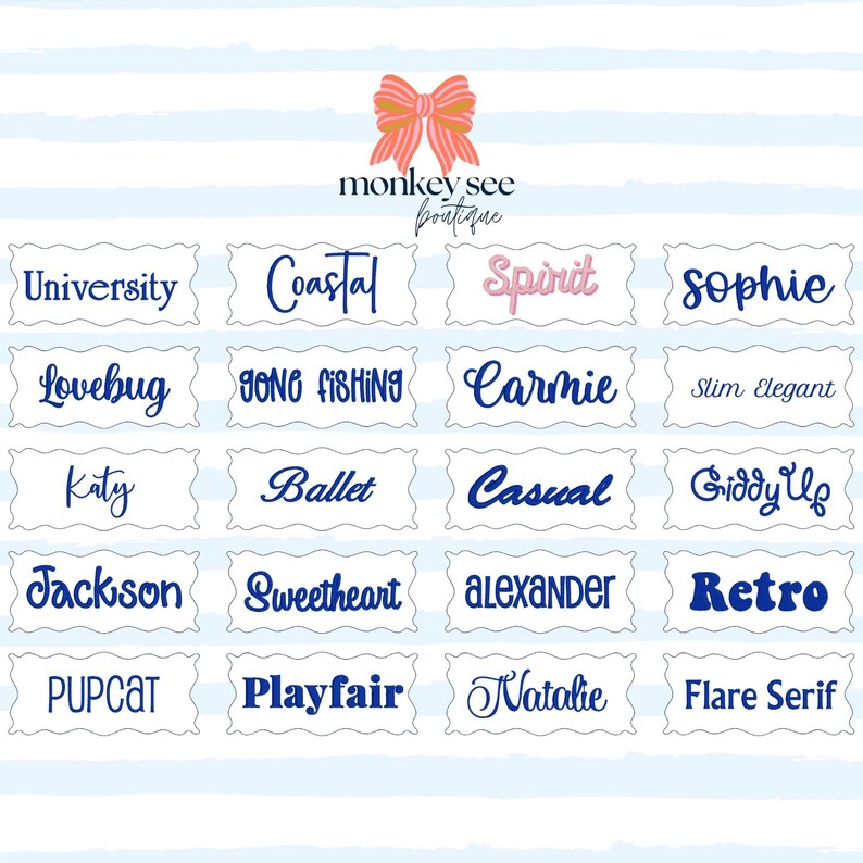 Pu&ograve; includere: Una collezione di etichette rettangolari con varie parole in caratteri corsivi e sans-serif. Le parole includono "University", "Coastal", "Spirit", "Sophie", "Lovebug", "Gong Fishing", "Carmie", "Katy", "Ballet", "Casual", "Jackson", "Sweetheart", "Alexander", "Retro", "Pupcat", "Playfair", "Natalie" e "Flare Serif".