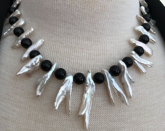 Collana Biwa con perle e onice nera, chiusura in argento sterling.
