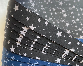 Etoiles argentées sur papier noir et bleu marine ~ tissage d'étoiles (50 bandes)