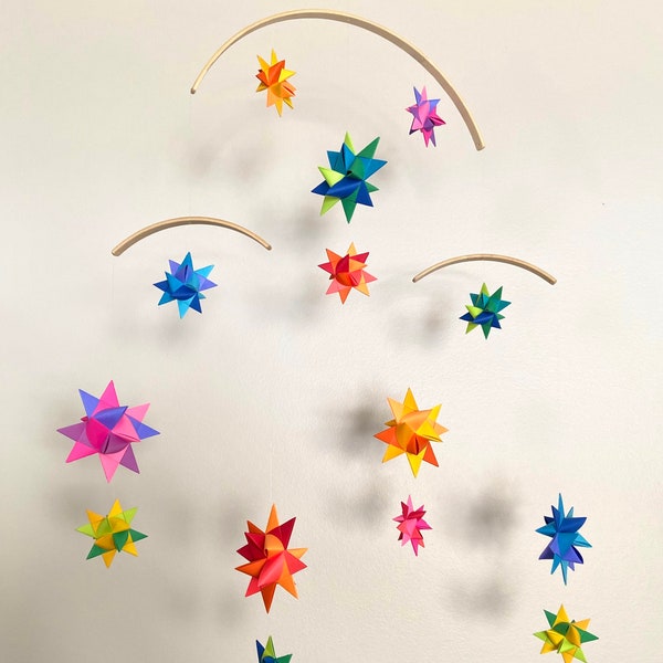 Mobile pour chambre d'enfant étoiles en papier origami ~ Constellation arc-en-ciel