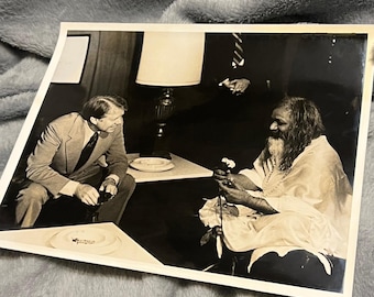 Vintage 8x10 Jimmy Carter Maharishi Mahesh Yogi Press Photo Beatles Guru B&W