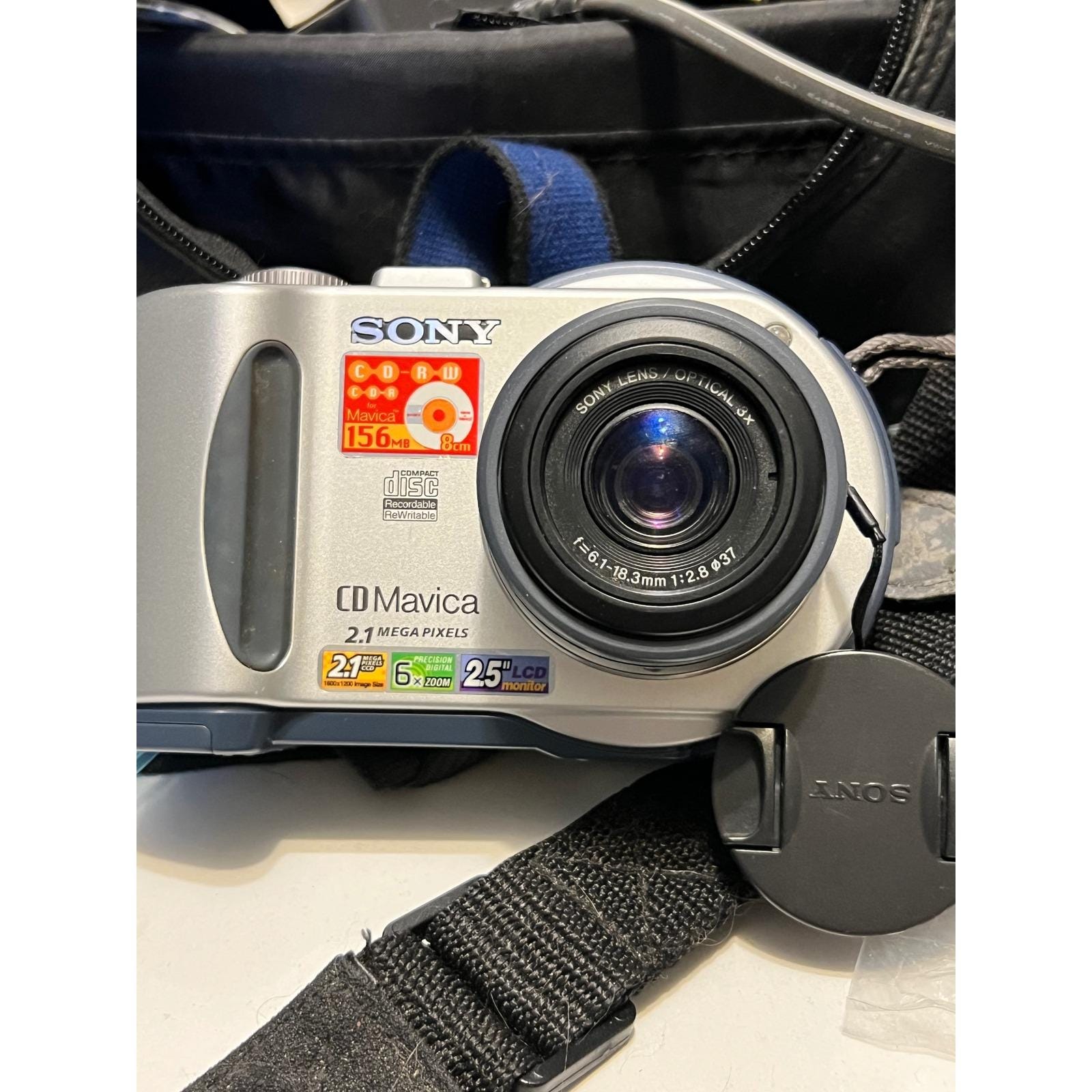 Sony Mavica MVC-CD300 Digital Camera CD 2.1MP 3x Optical Zoom W