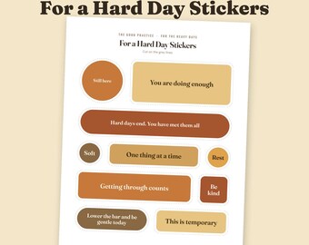 Op de afbeelding: Een stickervel met de titel For a Hard Day Stickers met tien individuele, gestanste stickers in verschillende vormen en tinten bruin, beige en oranje. Elke sticker bevat bemoedigende tekst zoals Still here, You are doing enough en Rest.