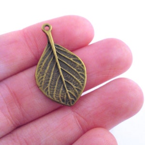 8 antique brass plated leaf pendant charms, bronze leaves 28x26mm, D34