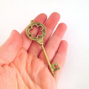 5 Antique Brass Extra Large Skeleton Key Statement Pendant, Bronze Charms, D185