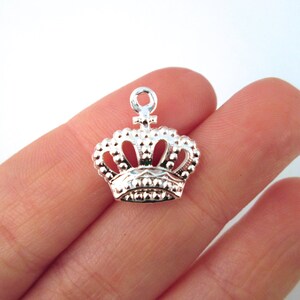 10 Beautiful crown pendants, Double sided 17mm charms, Silver plated, A306