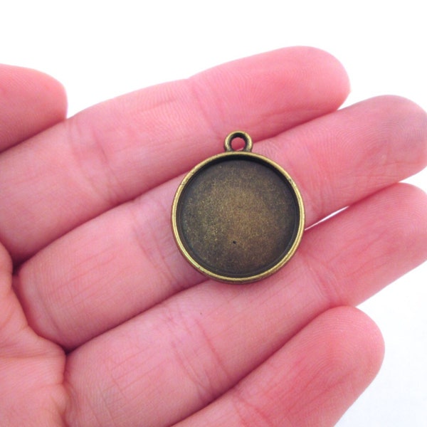 5 Double sided 16mm round pendant blank trays, brass plated, B102