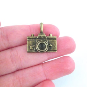 Antika kamerahängen i mässing, 21 mm x 23 mm bronsfotograferingsberlocker, välj antal, D243